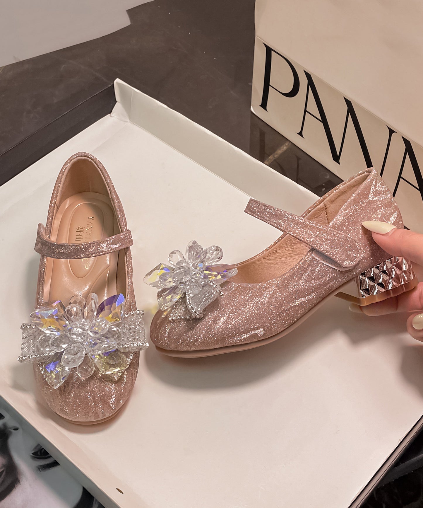 Bracelet en similicuir argenté et élégant pour fille avec boucle en cuir