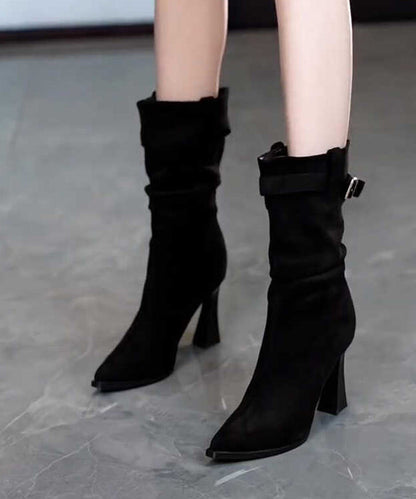 Einfache Stiefel mit klobigem Absatz und spitzer Zehenpartie aus schokoladenbraunem Wildleder TE007