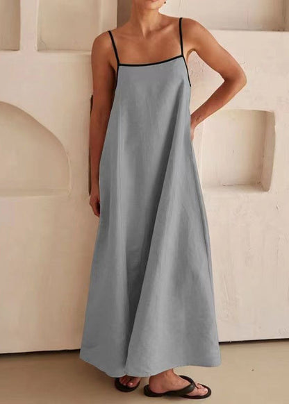 Langes, schlichtes, ärmelloses Spaghetti-Kleid mit weißen Trägern und Patchwork-Muster