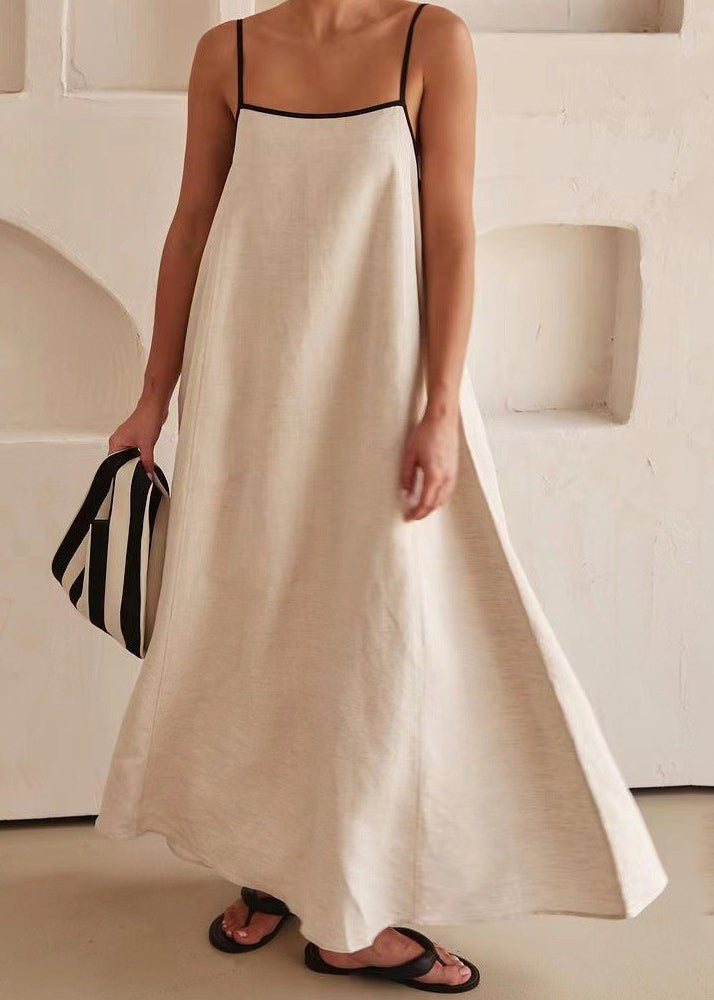 Langes, schlichtes, ärmelloses Spaghetti-Kleid mit weißen Trägern und Patchwork-Muster