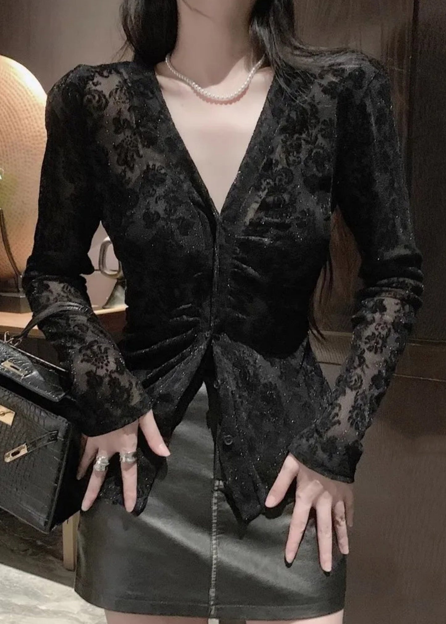 Fit Slim Top Hals Tüll Schwarz Feder Knopf Beflockung V