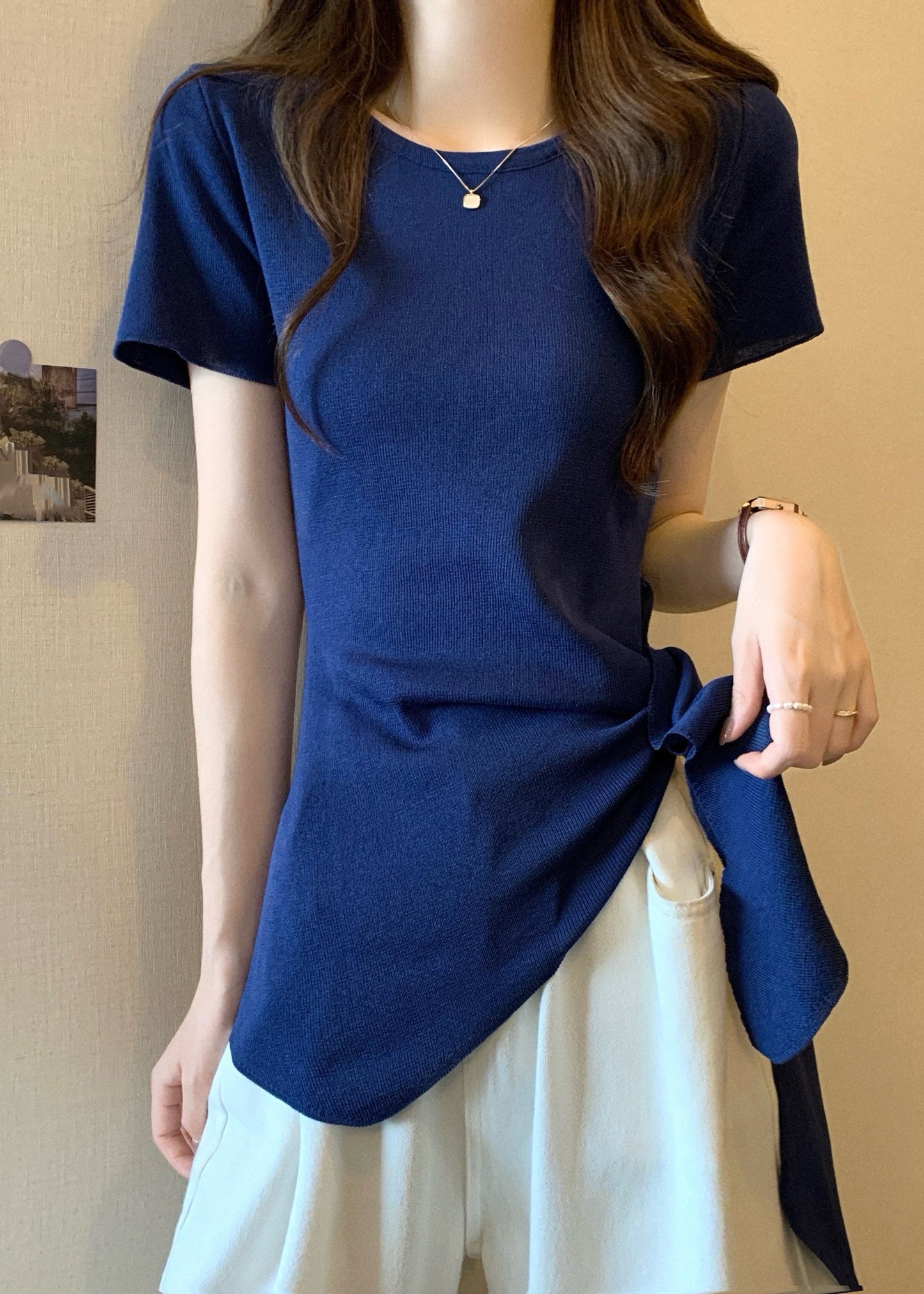 Haut d'été asymétrique coupe slim avec nœud creux et col rond, jaune