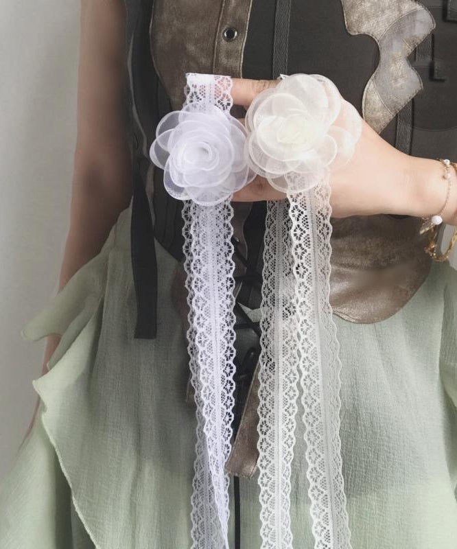 Collier foulard en soie ajouré à fleurs en dentelle beige style YU007