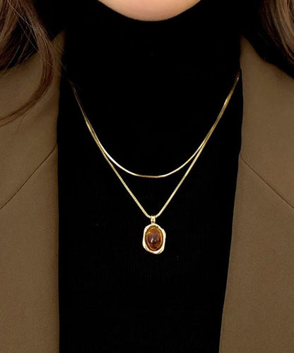 Ensemble de colliers et pendentifs en cuivre, ambre et or, style surdoré