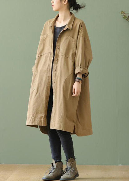 Style Kaki Col Peter Pan Poches Bouton bas haut design Automne Manches longues Trench Coat QS052