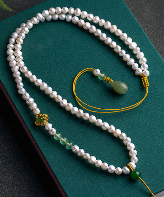 Collier avec pendentif en jade blanc et perle de raisin et orchidée GH1053