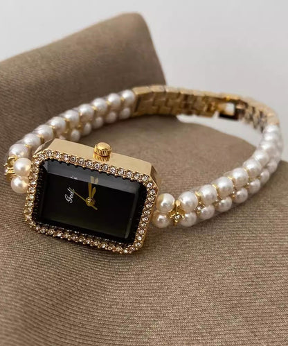 Montre élégante en métal noir avec chaîne carrée et perles YI049