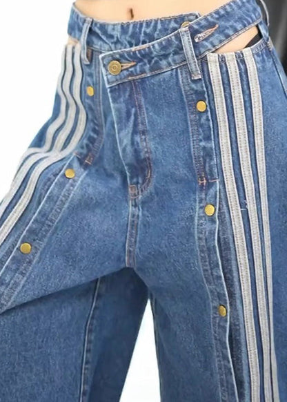 Pantalon large et élégant à jambes ouvertes sur le côté en denim bleu avec poches