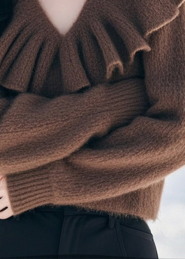 Stilvoller, kaffeefarbener Pullover mit V-Ausschnitt und Rüschen aus Wollstrick, Frühling TQ005