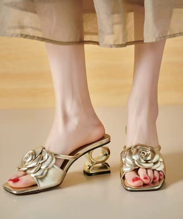 Stilvolle goldene Sandalen mit Blockabsatz und Blumenmuster, Peep Toe OI082