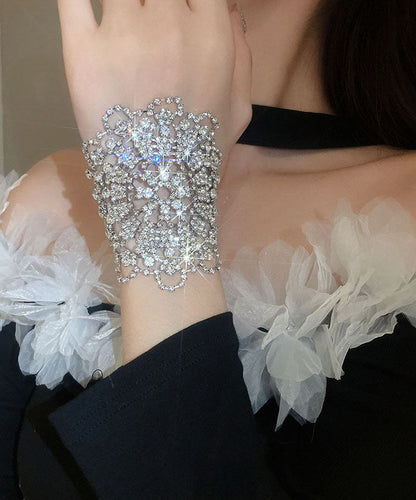 Charm élégant en soie et zircon, pompon creux en cuivre floral