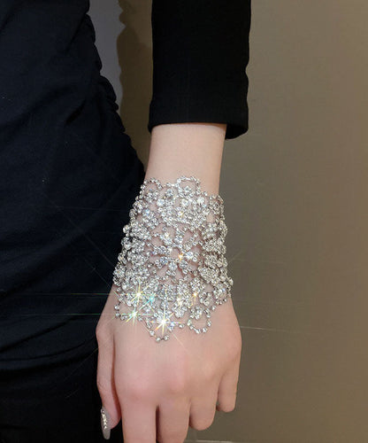 Charm élégant en soie et zircon, pompon creux en cuivre floral