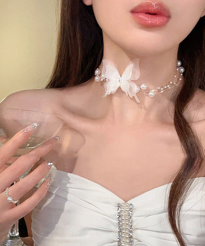 Collier élégant en alliage blanc avec perles de zircon et papillon YU009