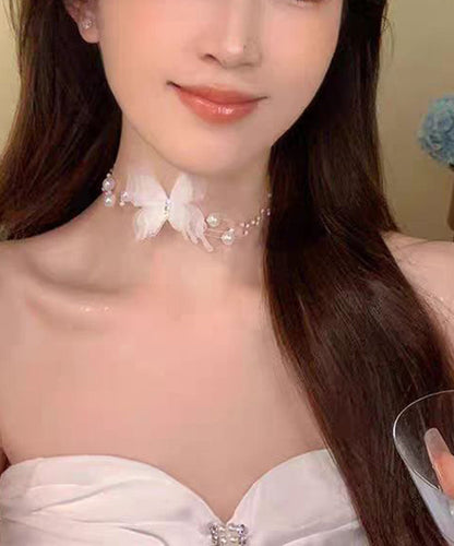 Collier élégant en alliage blanc avec perles de zircon et papillon YU009