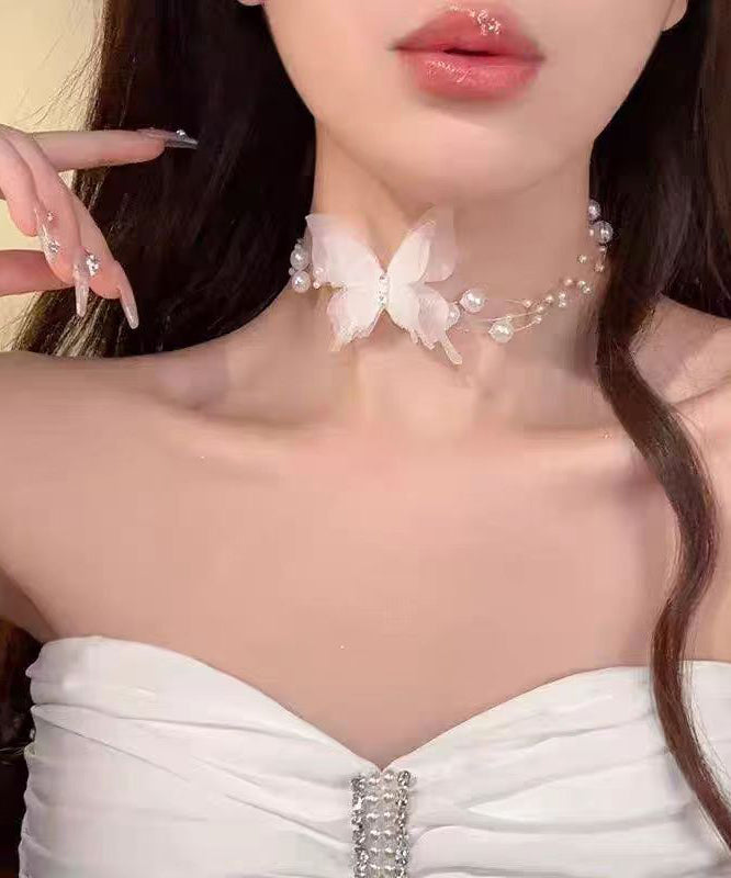 Collier élégant en alliage blanc avec perles de zircon et papillon YU009