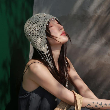 Bonnet tricoté à la main en coton avec perles et pompons OP1021