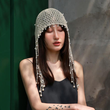 Bonnet tricoté à la main en coton avec perles et pompons OP1021