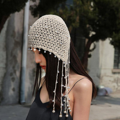 Bonnet tricoté à la main en coton avec perles et pompons OP1021