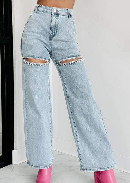Einzigartige Sommer-Jeans mit geradem Schnitt und hoher Taille und blauen Löchern