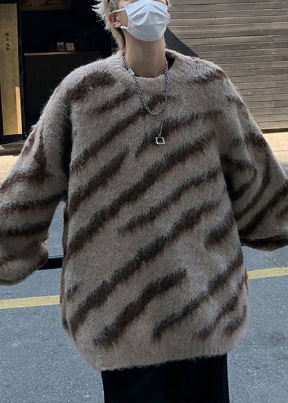 Pull d'hiver confortable en tricot rayé marron pour homme RC027