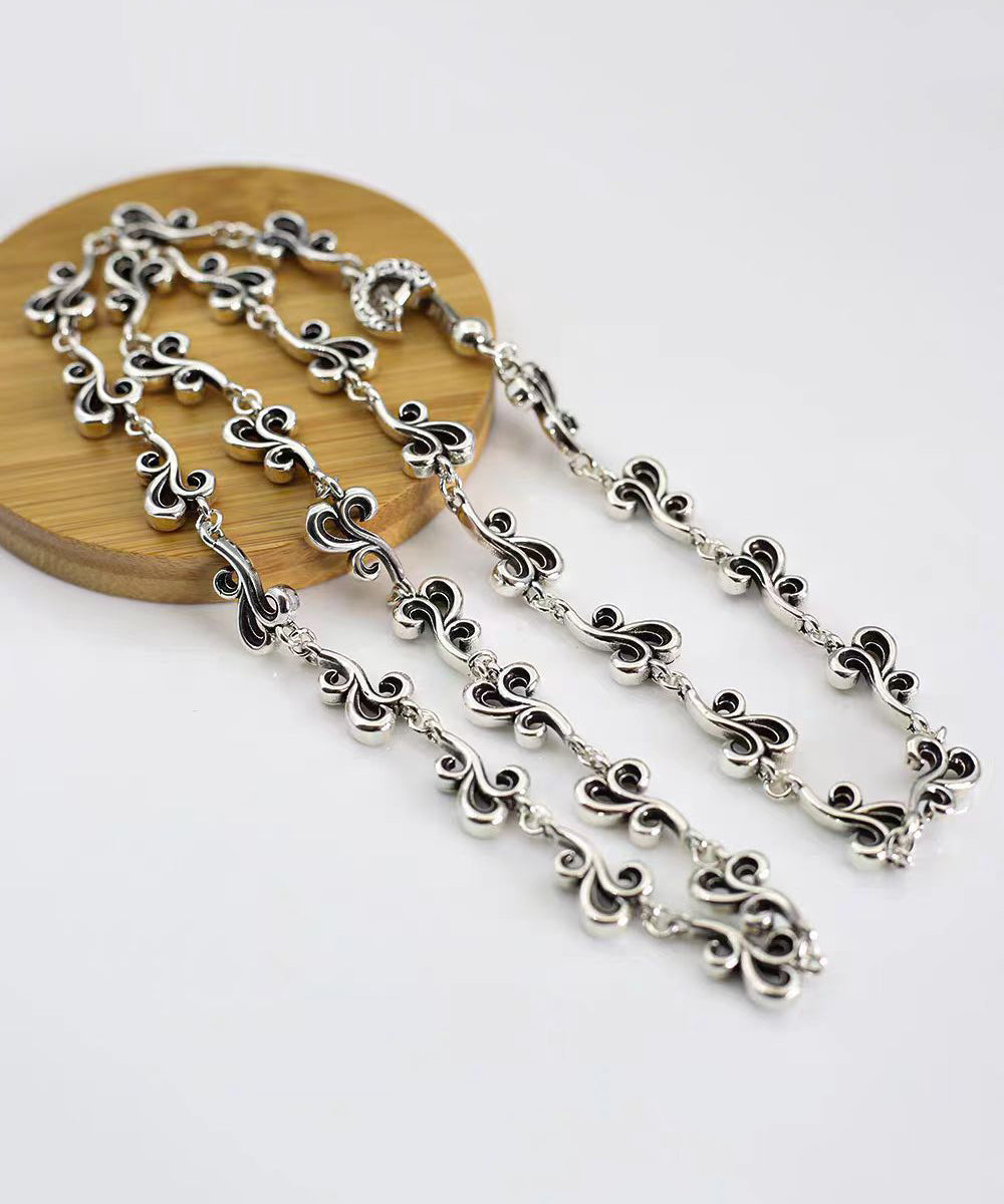 Collier unique en argent sterling avec nuages ​​de bon augure ajourés en soie KX1047