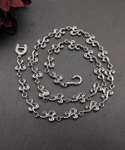 Collier unique en argent sterling avec nuages ​​de bon augure ajourés en soie KX1047