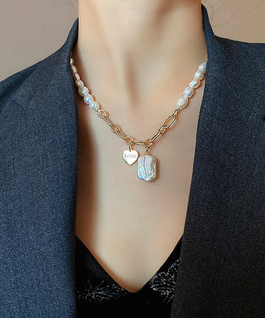 Collier unique avec pendentif en surdorure blanche et perle en cuivre asymétrique