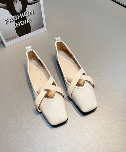 Épissage de chaussures pour femmes en cuir rouge à brides croisées plates et imitation cuir