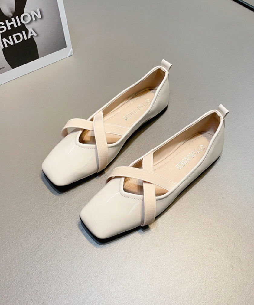 Épissage de chaussures pour femmes en cuir rouge à brides croisées plates et imitation cuir