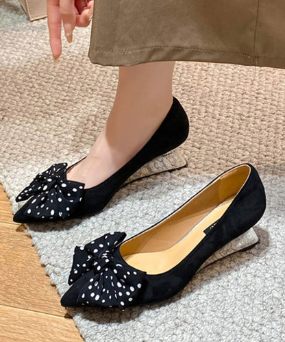 Chaussures compensées noires en daim avec nœud pointu pour femme