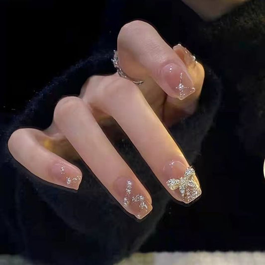 Faux ongles en forme de nœud