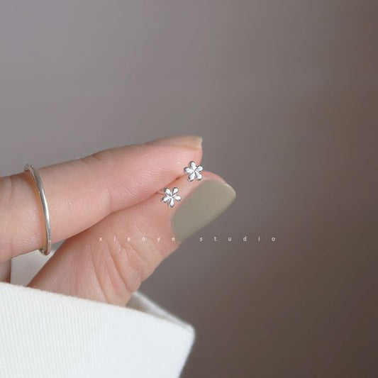 Silver Earring Floral Stud