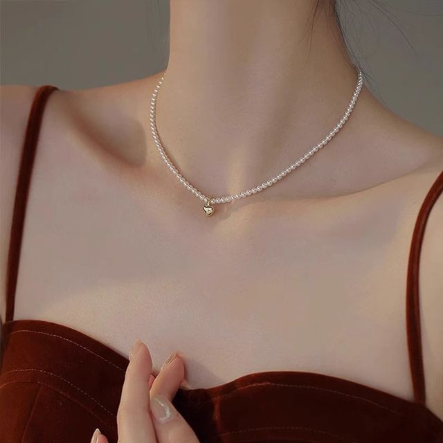 Heart Pendant Faux Pearl Choker