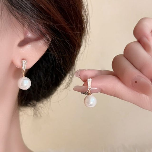 Clip-On Pearl Drop Earring Faux /