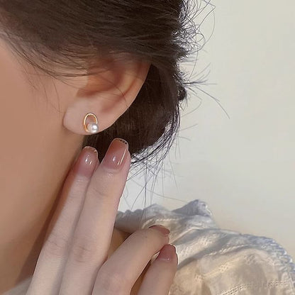 Pearl Faux Stud Ear