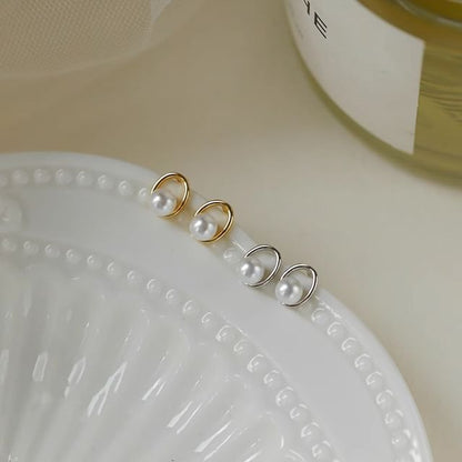 Pearl Faux Stud Ear