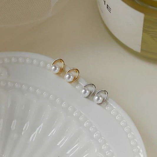 Pearl Faux Stud Ear
