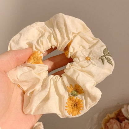 Embroidered Scrunchie Bandana (Various / Designs) Floral