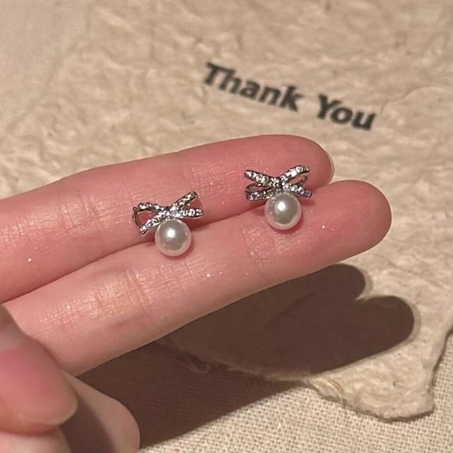 Stud Pearl Faux Earring Bow