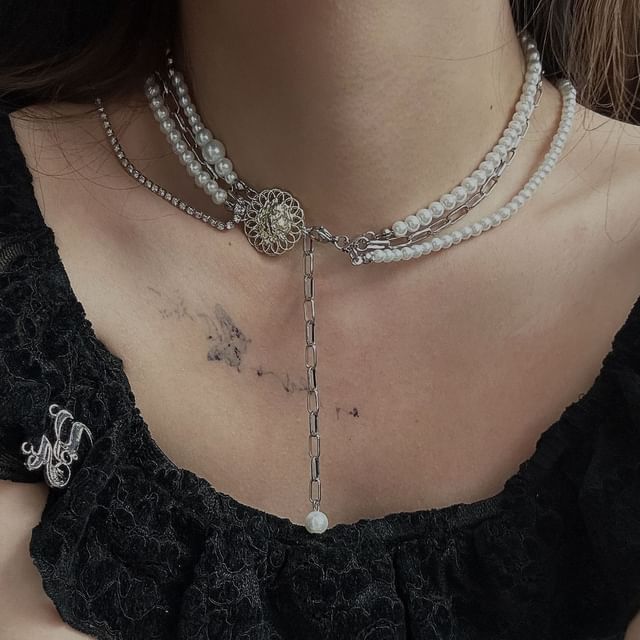 Collier à chaîne superposée avec fausses perles et strass