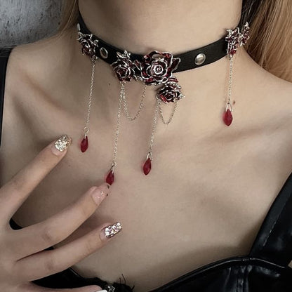 Collier ras du cou en similicuir avec strass et fleurs