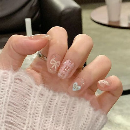 Ongle à pression en forme de cœur et d'arc