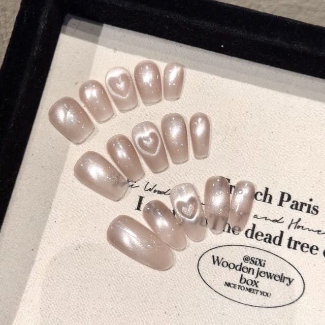 Ongles à coller en forme d'œil de chat (différents modèles)