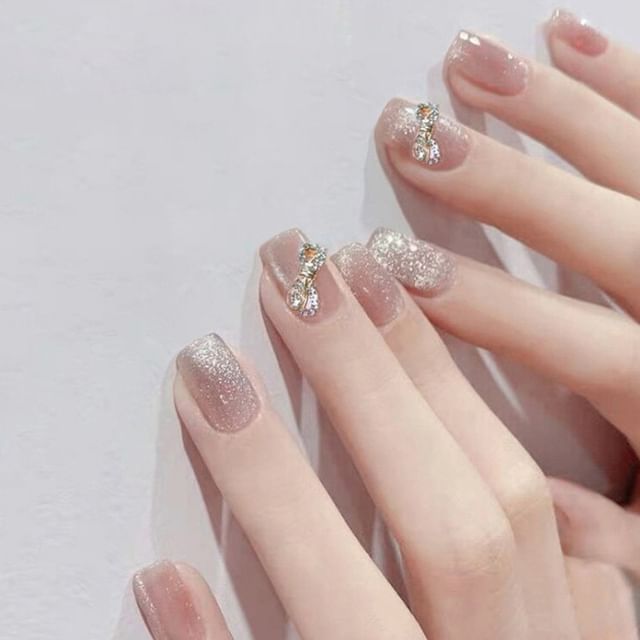 Strass Katzenauge Press On Nail