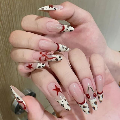 Ongles à coller imprimé léopard cerise