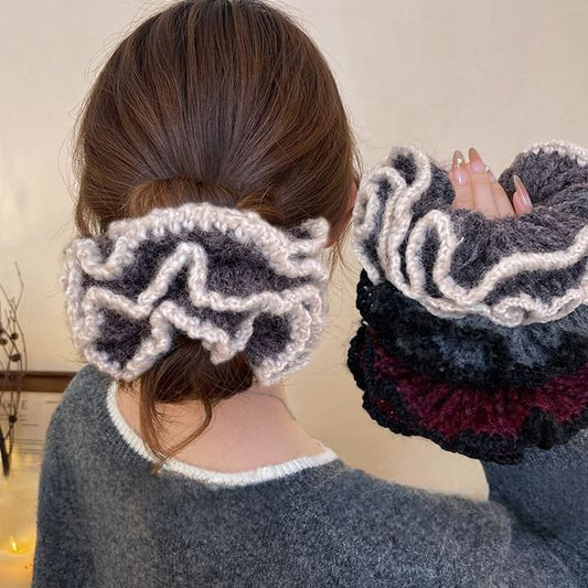 Scrunchie Contrast Trim Knit