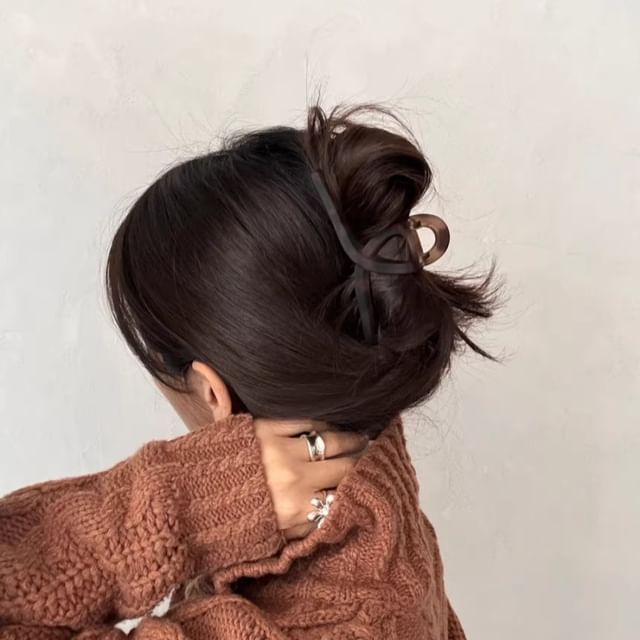 Amber Claw Hair
