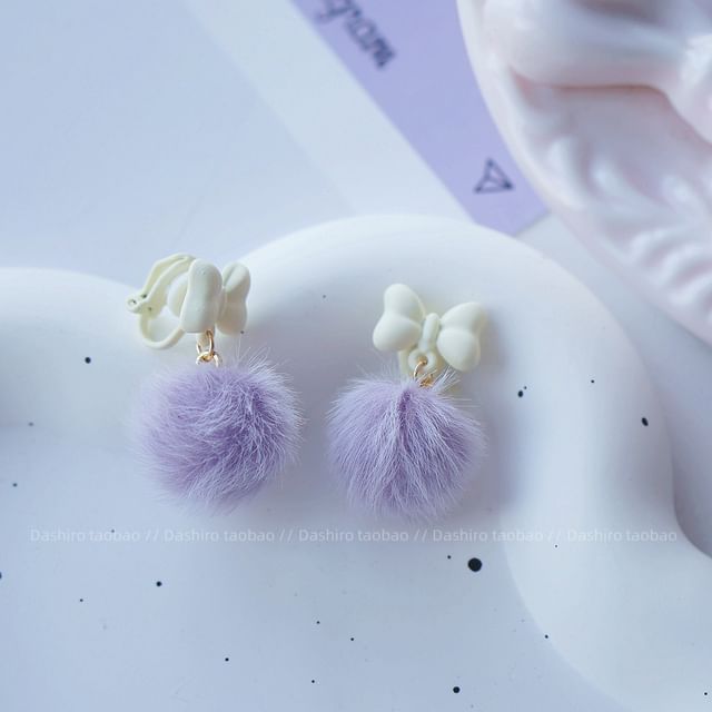 Pom Earring Stud On Clip Drop /