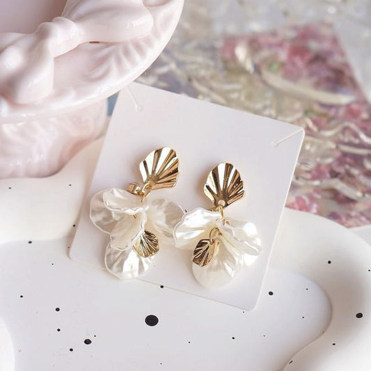 Drop Fringed / Shell Clip-On Earring