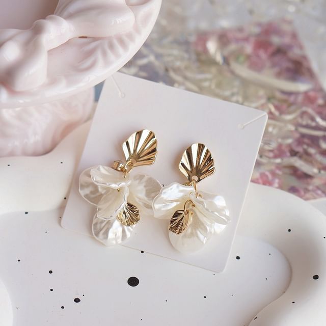 Drop Fringed / Shell Clip-On Earring